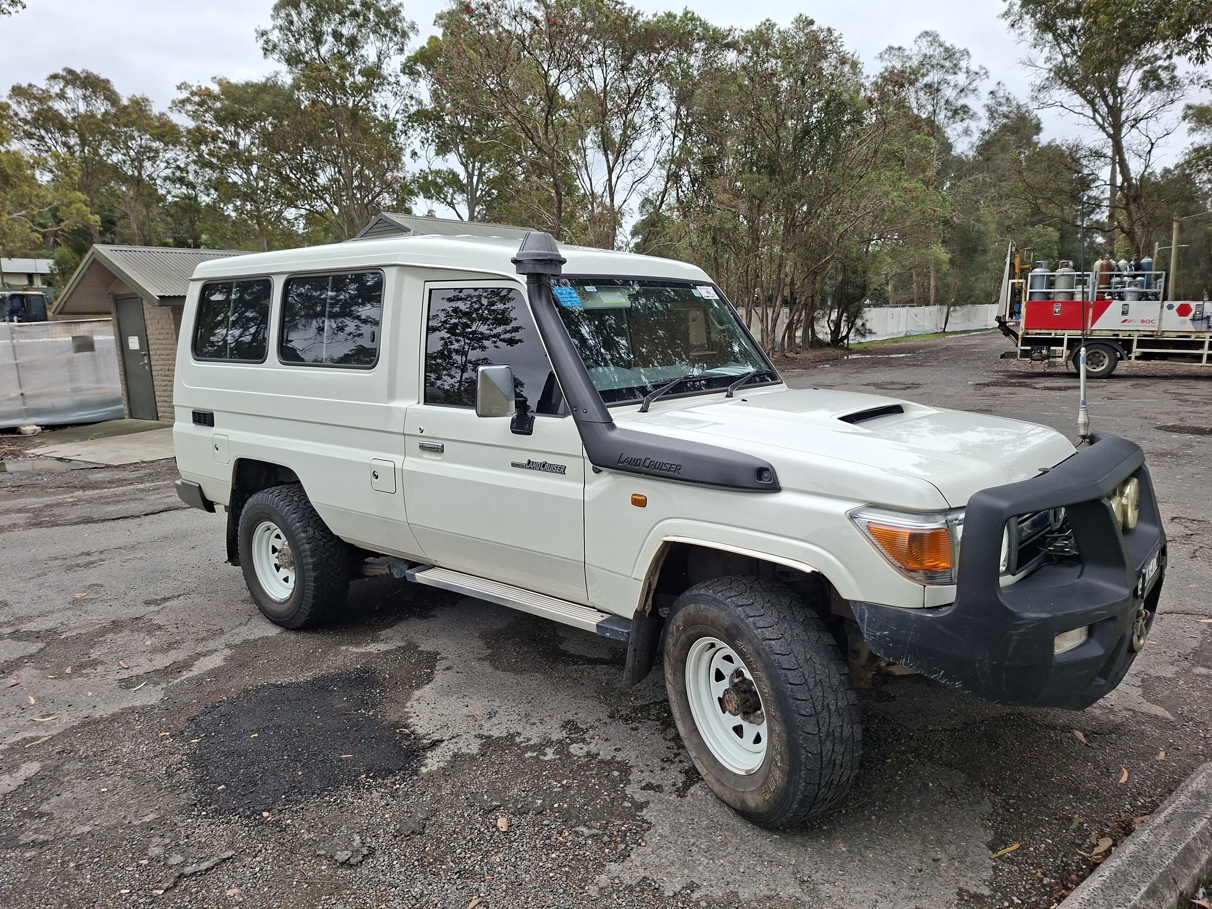 2010 Passenger Vehicle LANDCRUSIER
